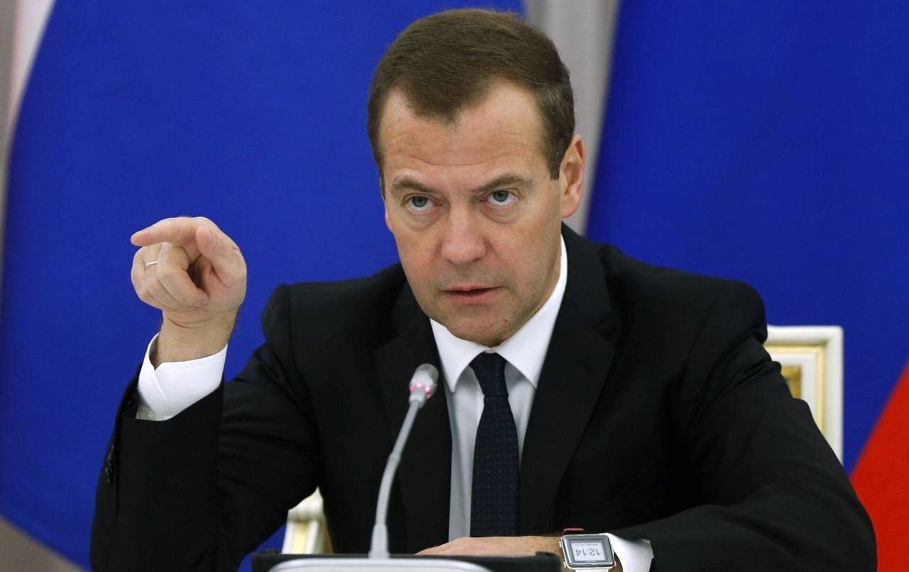  Дмитрий Медведев 